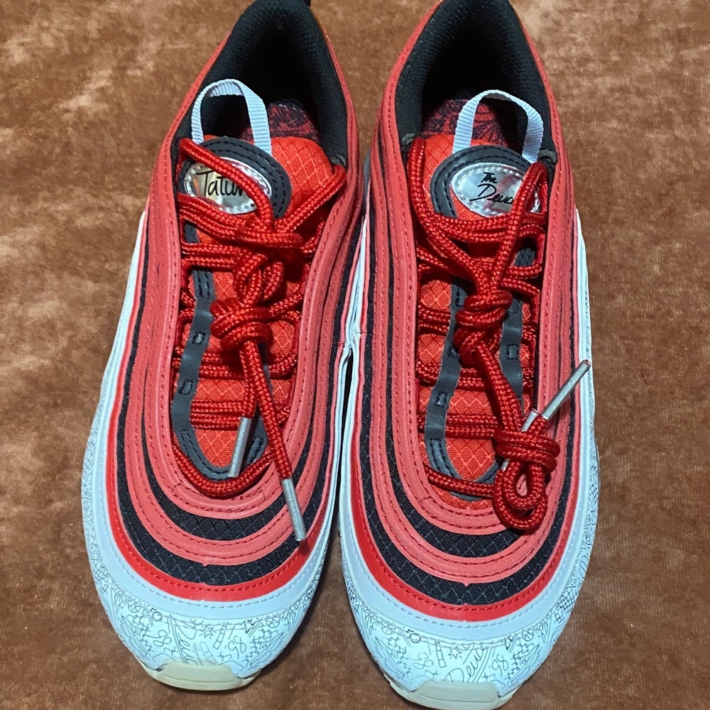 Nike Red and Black AIR MAX Athletic Sneakers - Graphic White Toe Detail Boys s 4